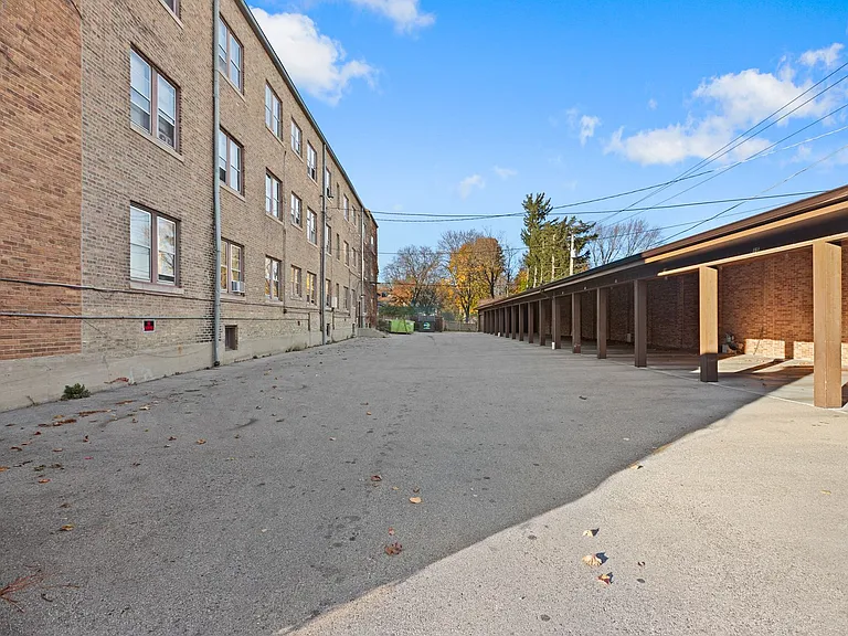Bella Casa Apartments — Photo 16
