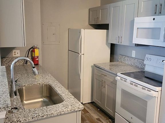 4th image of 5992 Westgate Dr APT 202