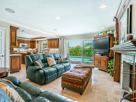 3rd image of 4003 Calle Mira Monte