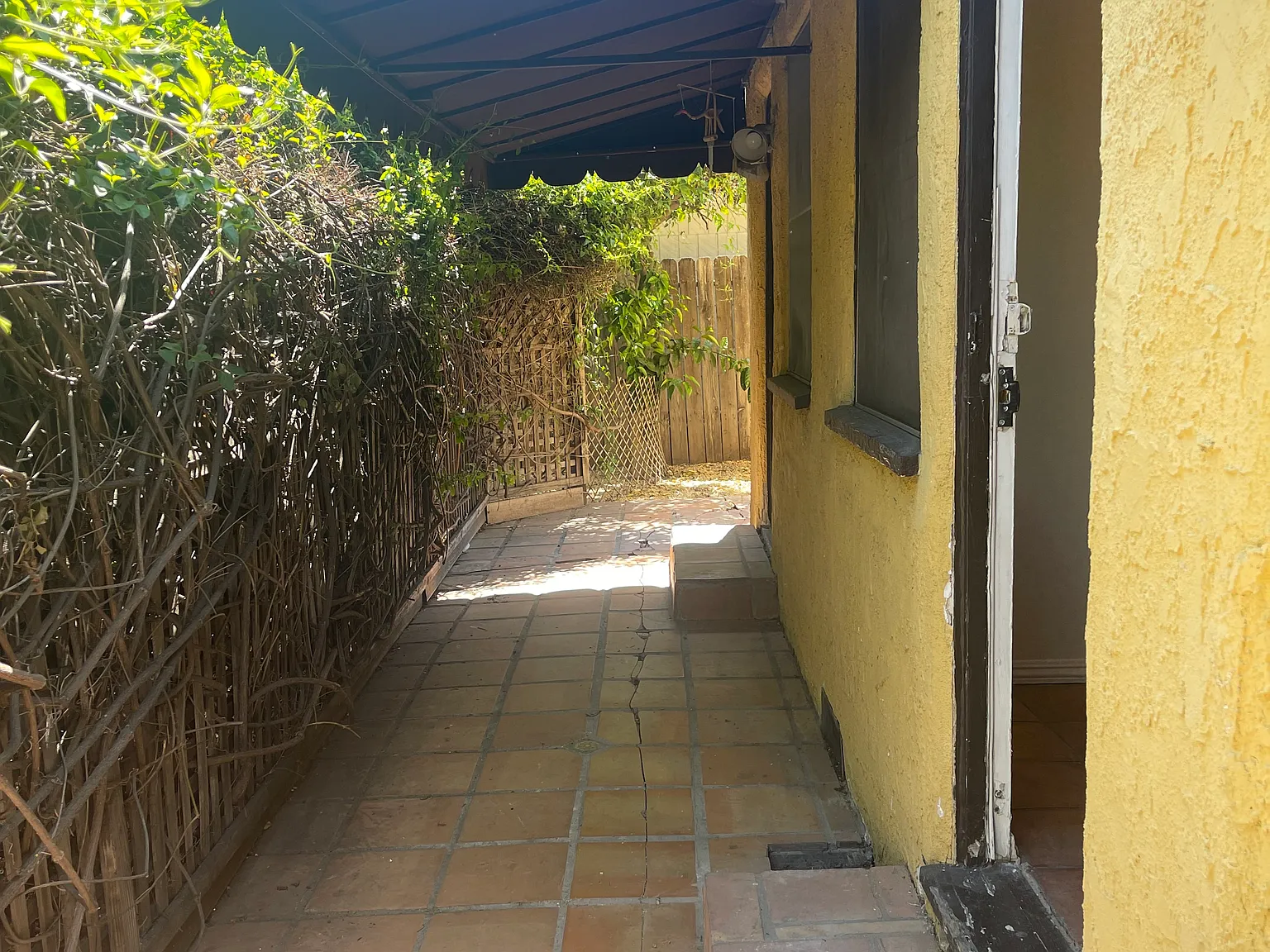 Studio, 575 sqft, $2,250 — Photo 4