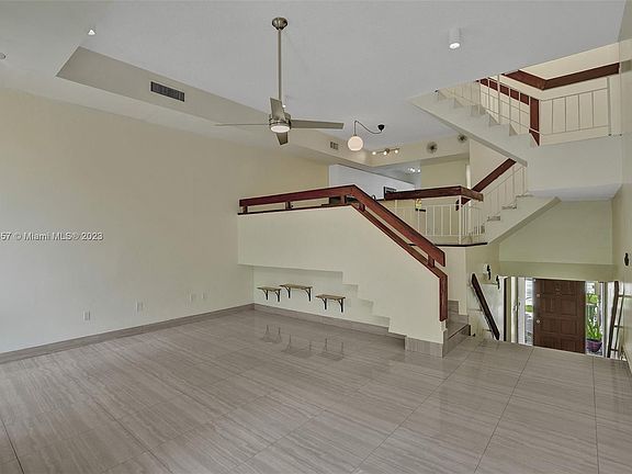 5th image of 2529 NE 135th St Unit 2529
