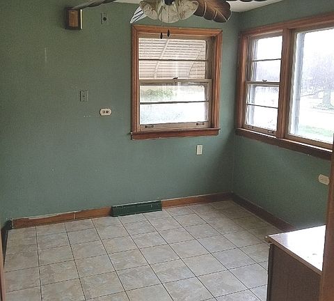 3rd image of 339 S 32nd Ave