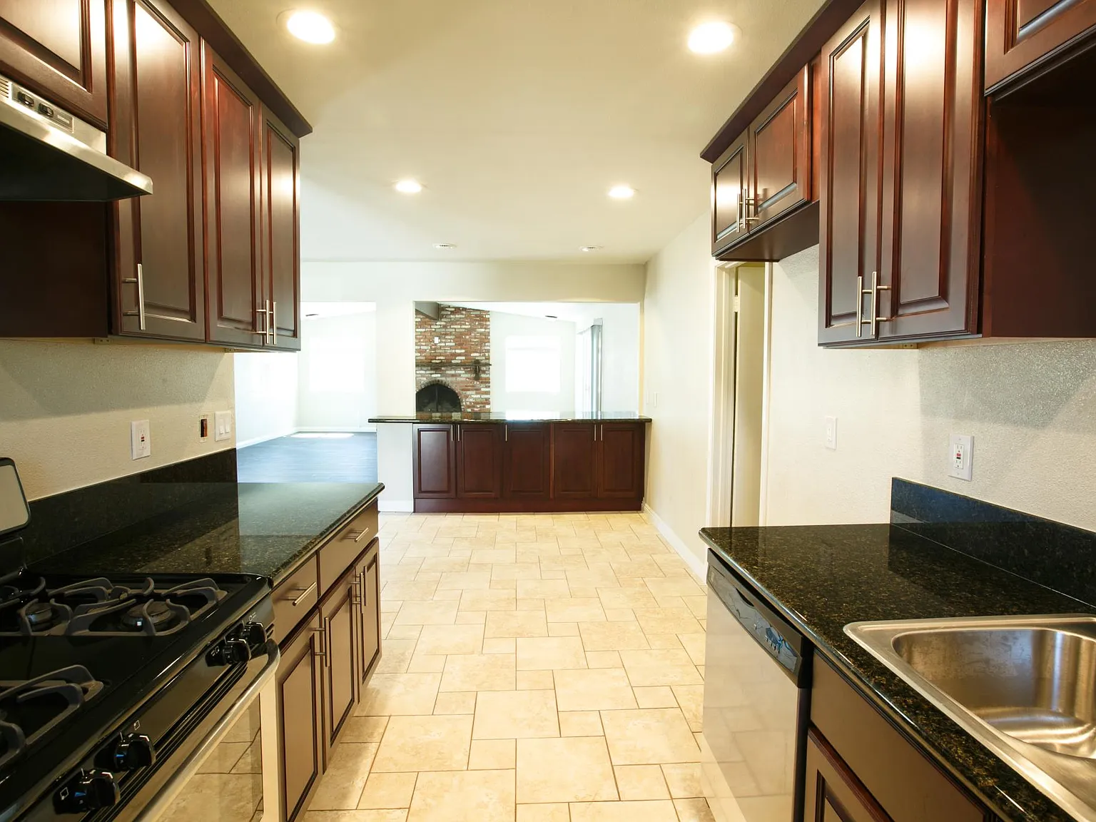 3 bed, 1568 sqft, $4,900 — Photo 2