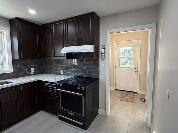 5th image of 16 Forest Rd