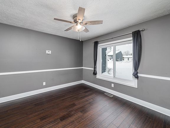 4th image of 3439 N Willow Ct