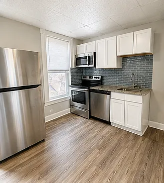 472 Main St — Photo 3