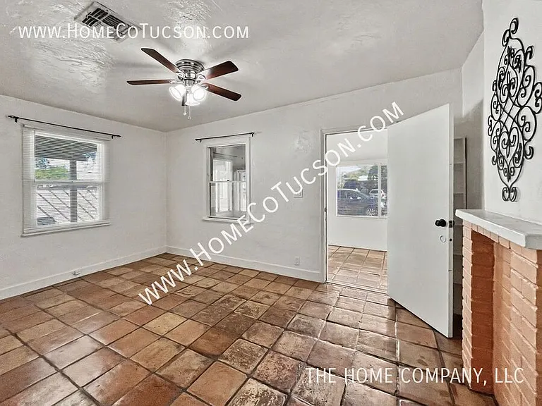4564 E Seneca St — Photo 9
