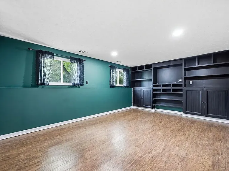 721 Mistletoe St — Photo 12