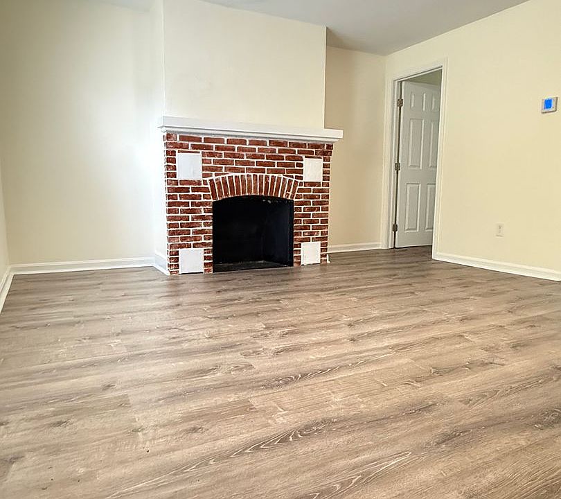 1st image of 15 Dairy Rd #17