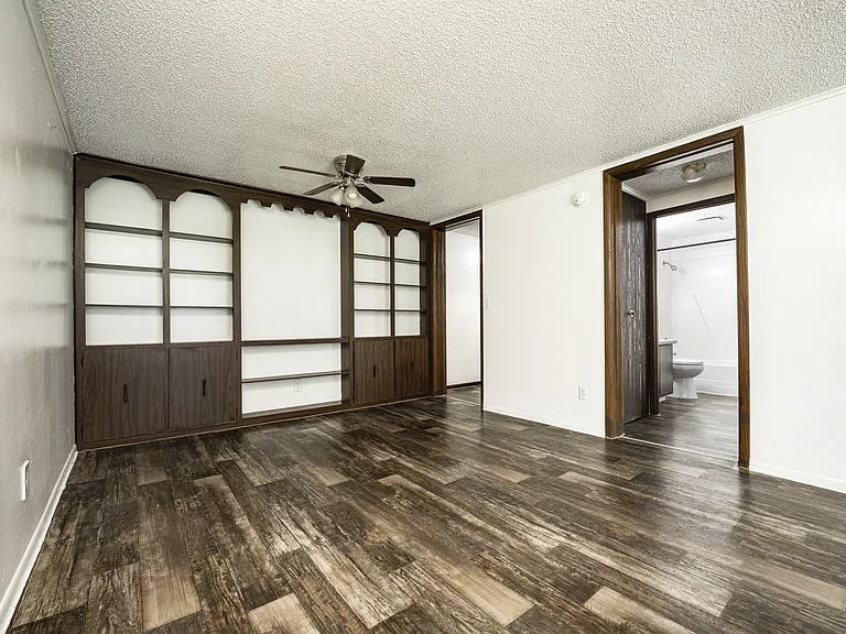 Camellia Court Apartments — Photo 41