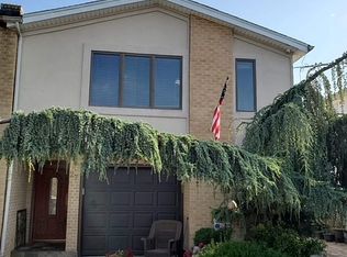 27 Bowling Green Pl, Staten Island, NY 10314