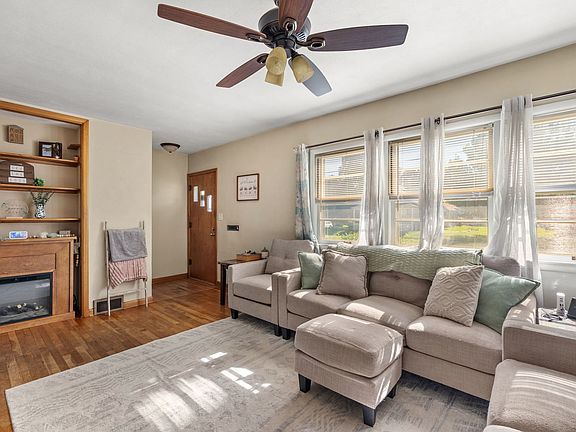 4th image of 2020 N Lincoln Ave
