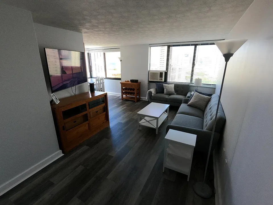 343 Hobron Ln #2204