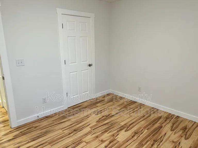 317 Sterling St #B — Photo 27