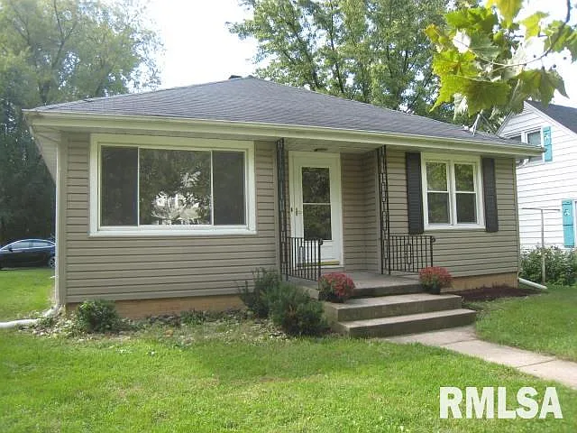 900 W Meadows Pl photo 1