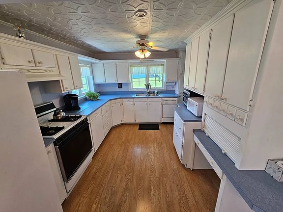 2nd image of 1045 County Road 1754