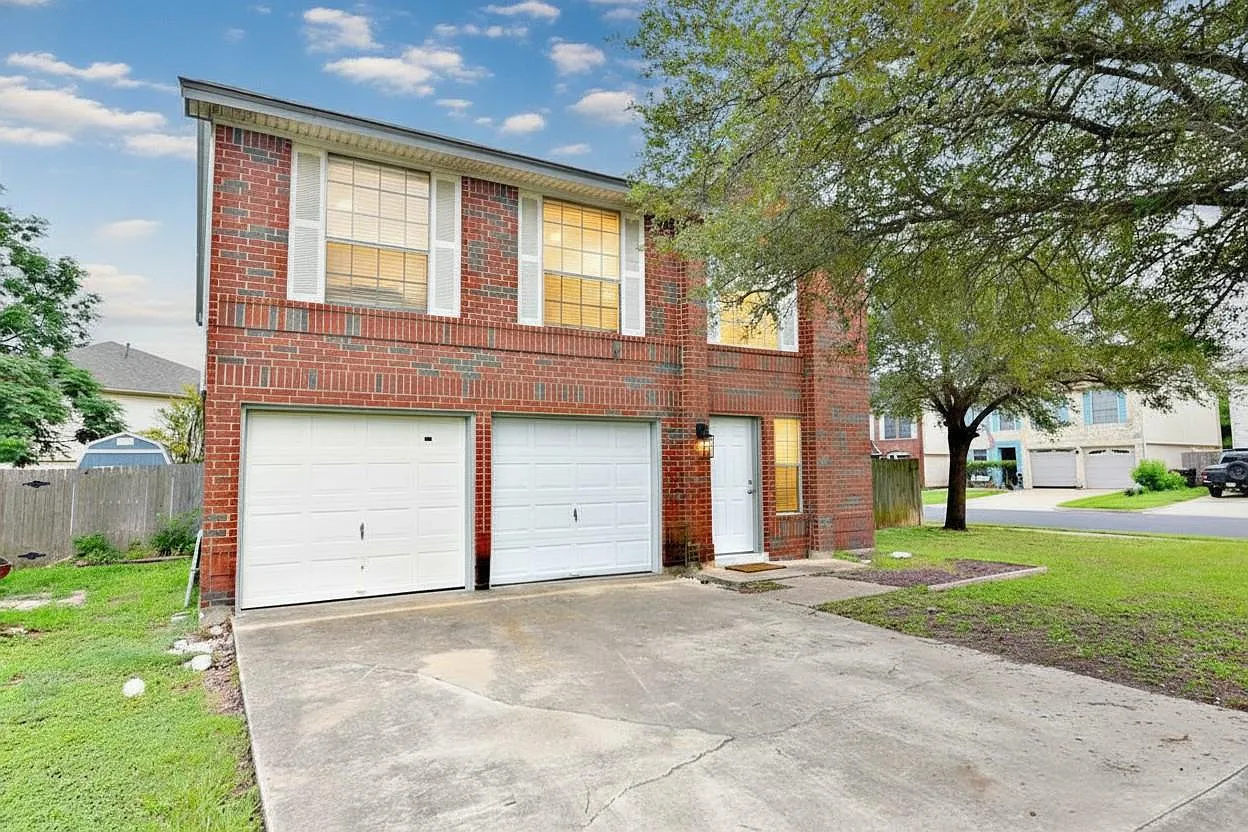 4 bed, 2.5 bath, 1934 sqft, $2,095 — Photo 1