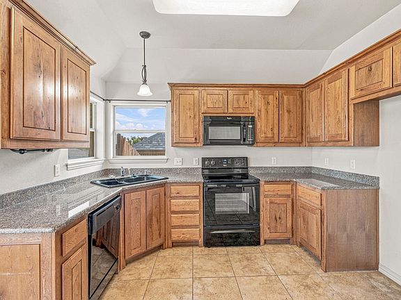 5th image of 1245 Newcastle Dr