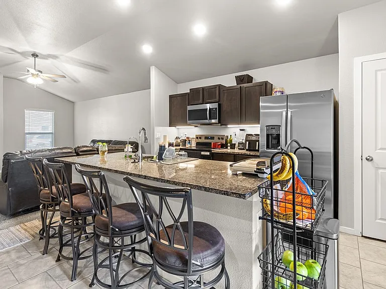 9407 Ratliff Ridge Ave — Photo 4