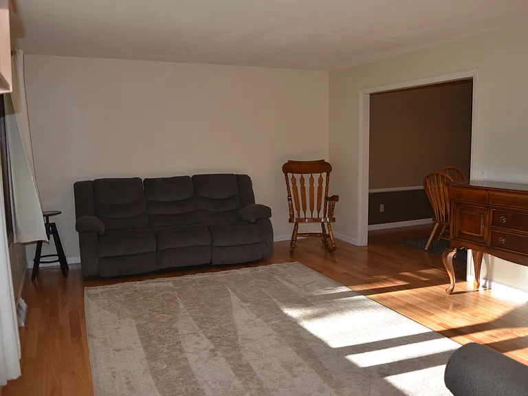 Devonshire Ln — Photo 12