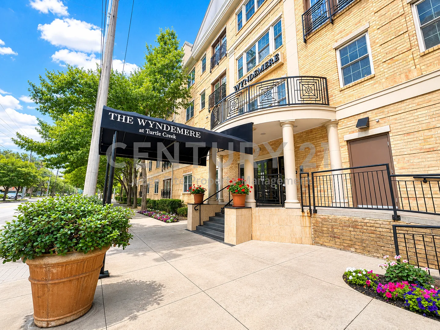 Beautiful 1/1 Condo at The Wyndmere at Turtle Creek! — Photo 2