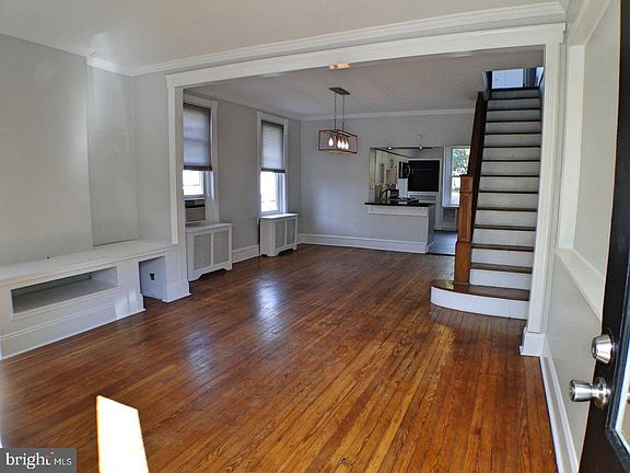 5th image of 303 Salaignac St