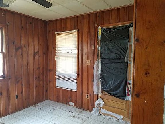 3rd image of 3226 Roberts St