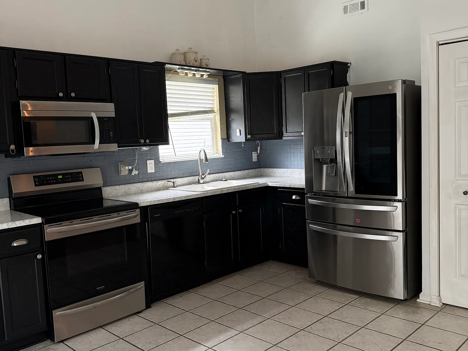 3 bed, 1255 sqft, $1,750 — Photo 4