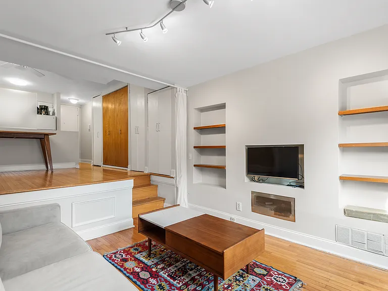 211 Thompson St #5M — Photo 6