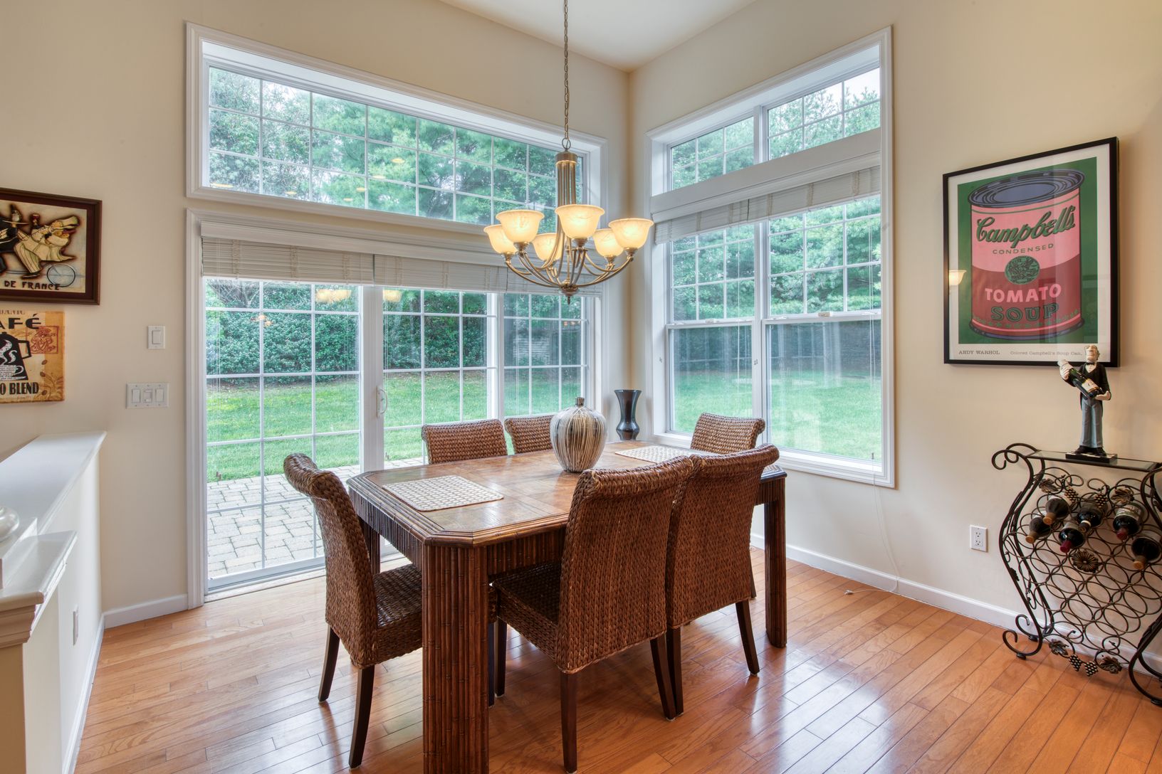  Eat-In kitchen Space
