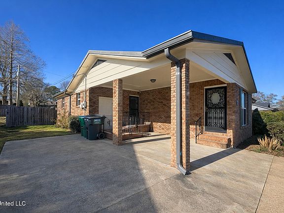 2nd image of 2049 Oakhurst Dr