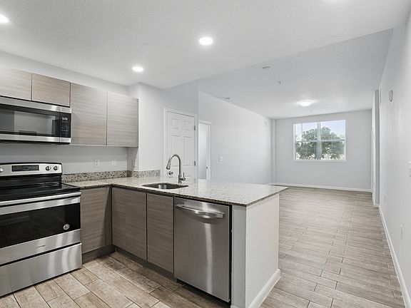 2nd image of 800 Isaacville Dr #206