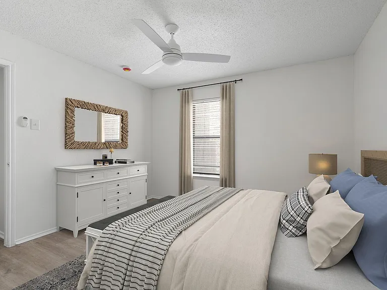 Living Oaks Apartments — Photo 7