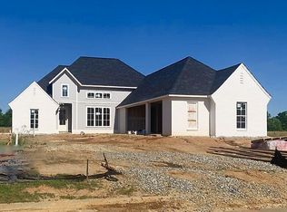 123 Coventry Ln, Canton, MS 39046