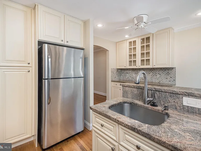 320 Wesmond Dr — Photo 5