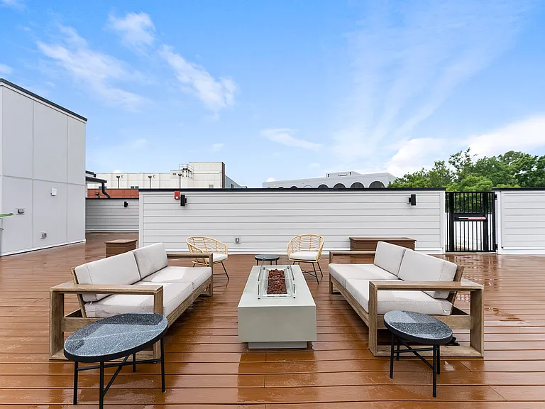 615 Daniels St #111 — Photo 17