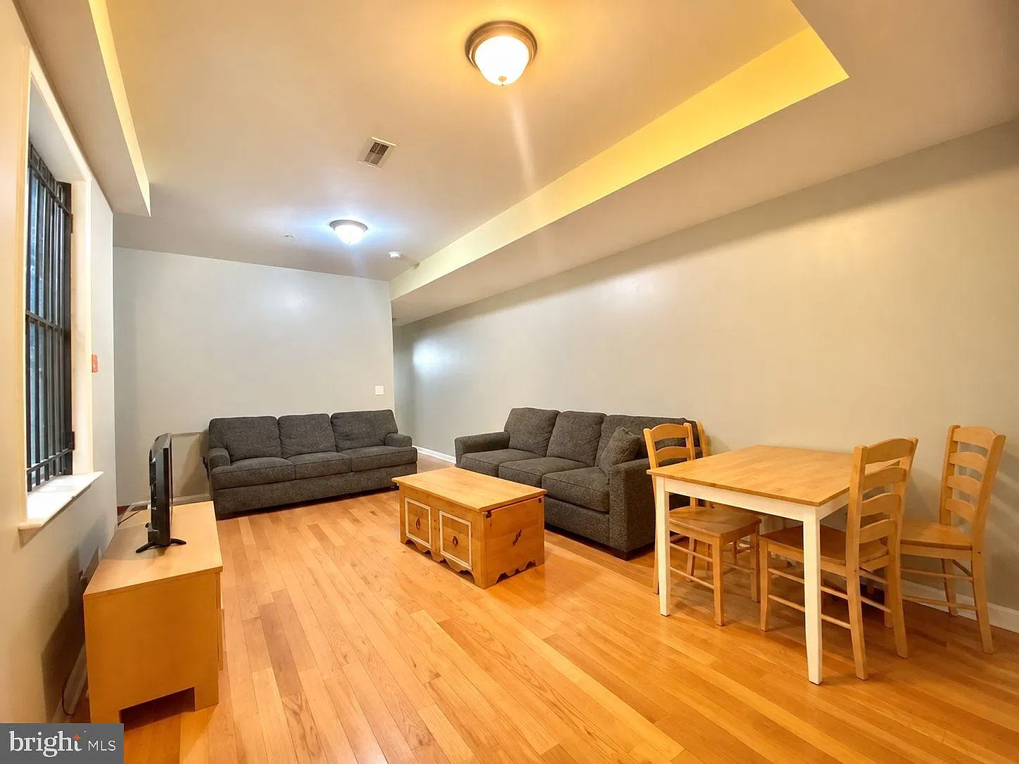 3 bed, 3.0 bath, 1200 sqft, $2,175 — Photo 3