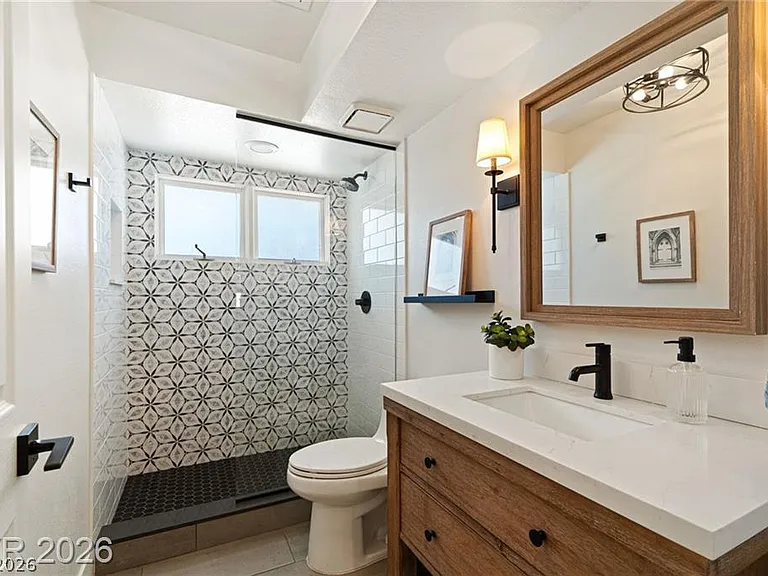 2233 Versailles Ct — Photo 25