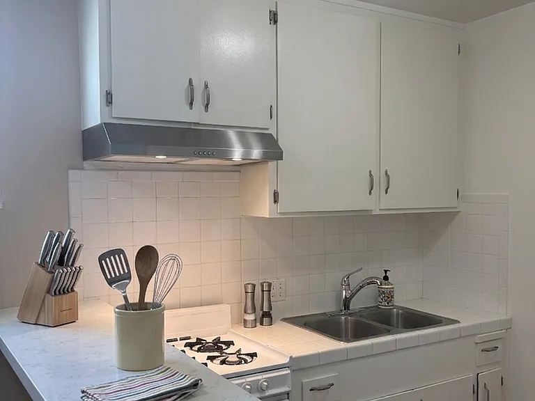 3104 Montrose Ave — Photo 5