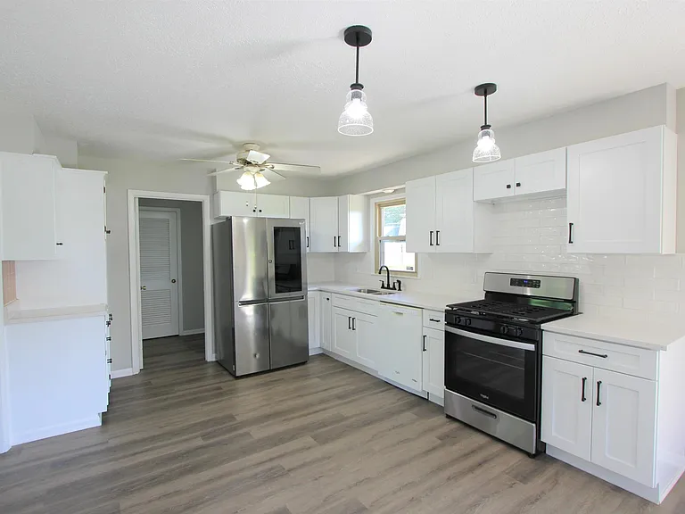 513 Thorne Dr — Photo 10