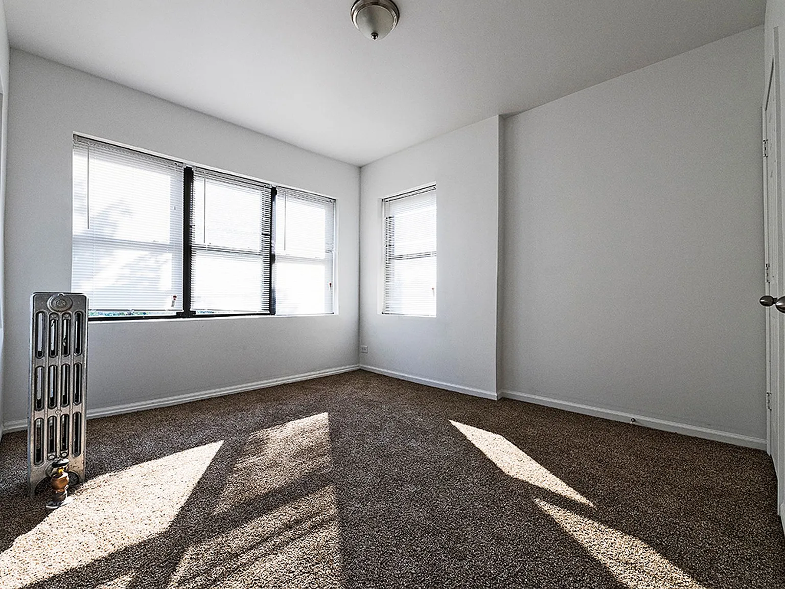 7754 S Loomis — Photo 3