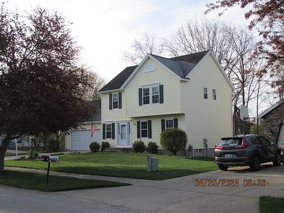 3rd image of 2364 Yorktown Dr SE