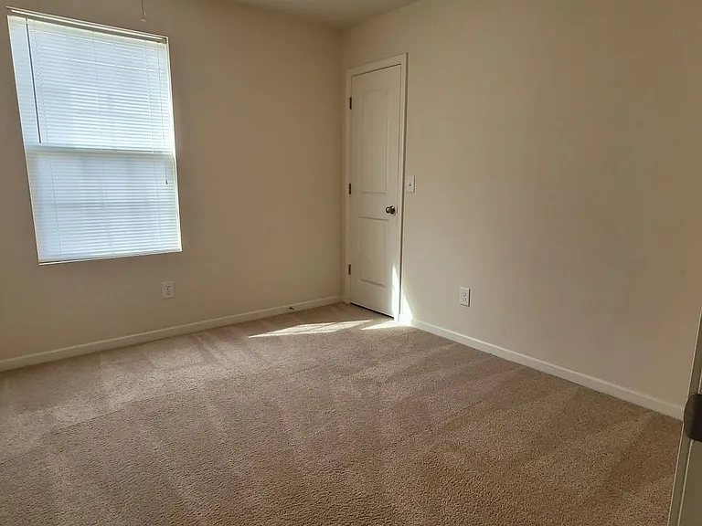 82 Aleah Ct — Photo 4