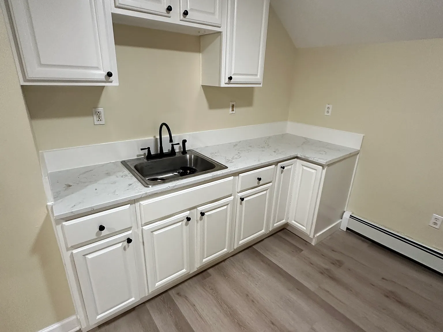4 bed, 1.5 bath, 950 sqft, $1,849 — Photo 3