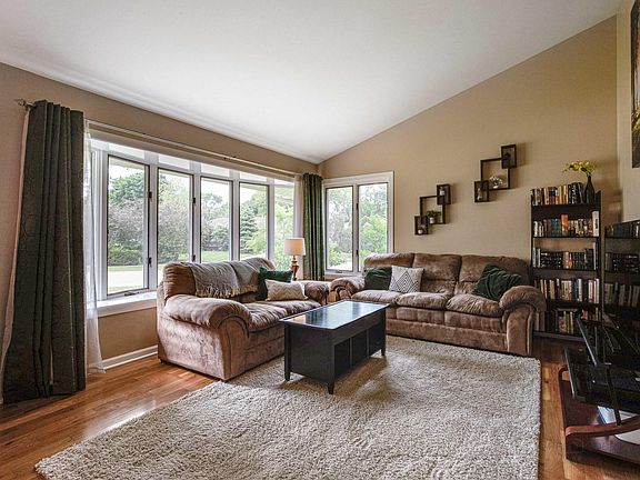 4th image of 902 Clearbrook Park Dr