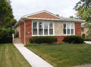 4240 Golf Rd, Skokie, IL 60076