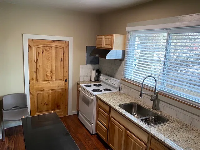 118 E Brookside St — Photo 2