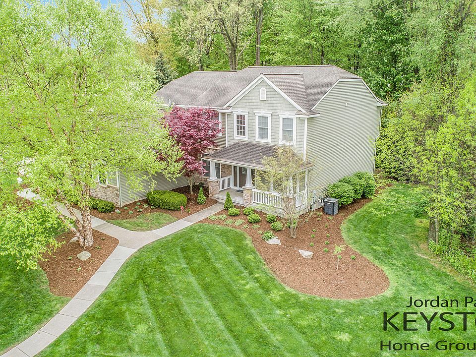 1st image of 1369 Glen Ellyn Dr SE