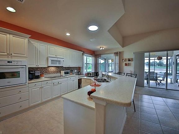 4th image of 10606 Vicenza Ct