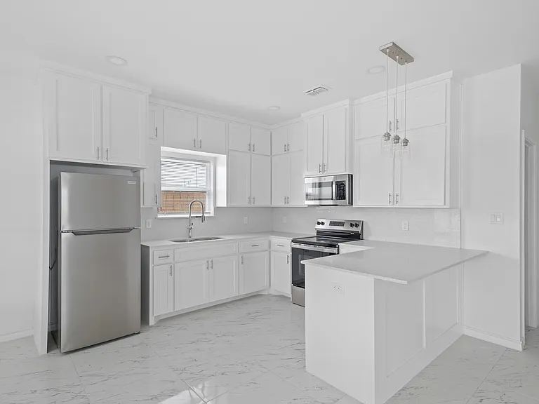 11304 N 25th St #4 — Photo 4